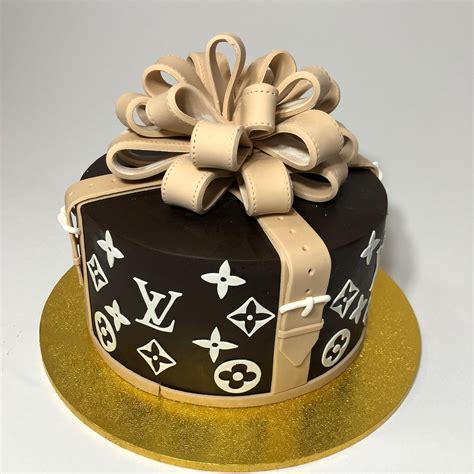 louis vuitton birthday cakes.